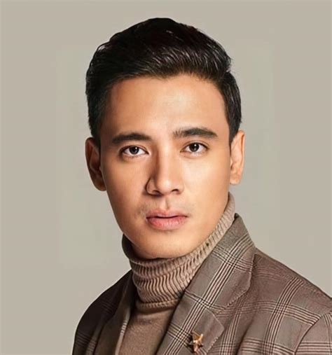 Erik Santos .